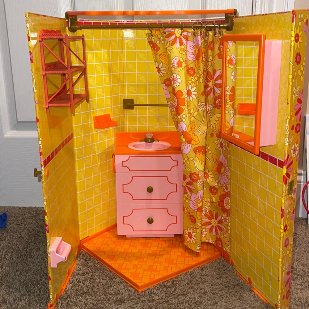Julie’s Groovy Bathroom